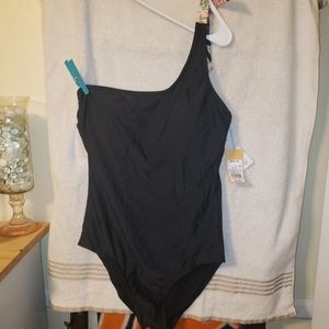 Nwt med one shoulder bathing suit